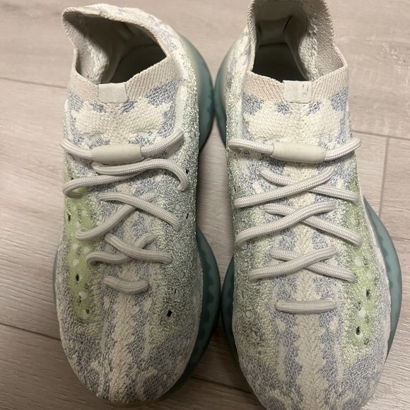 Brand new Yeezy boost 380 Alien Blue - Picture 6 of 6